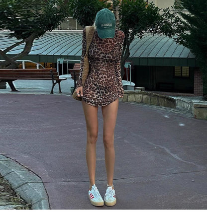 Purely sensual long-sleeved round-neck dress with net fabric and leopard print, paired with a strapless top set for women